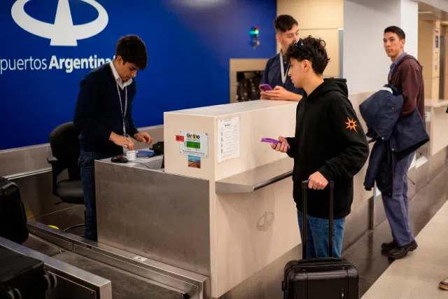 Autorizaciones notariales para viajes de menores de edad - Meridiano Cero Giras de Estudio